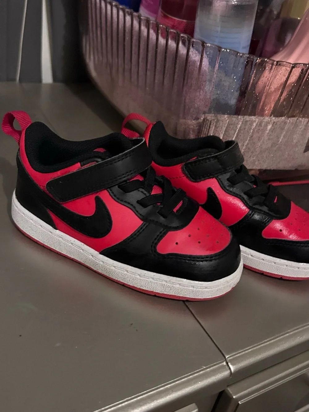 Nike Kids Black and Red Velcro Low-Top Sneakers